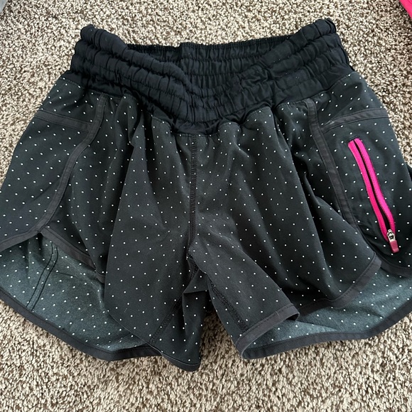 Lululemon Run Short Size 6 - Picture 1 of 3